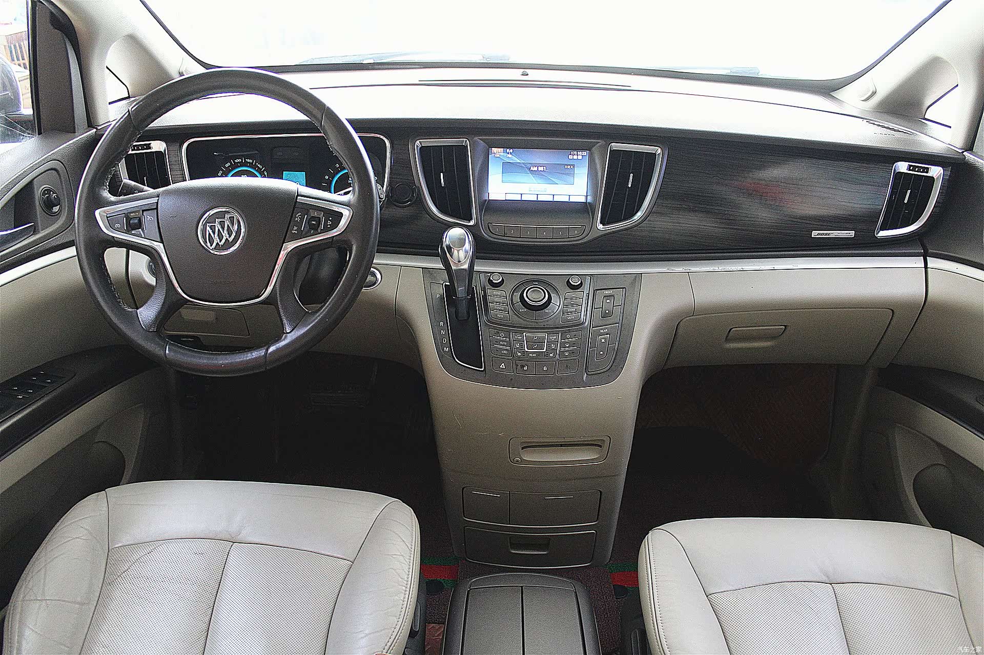 Buick GL8, 2013 4