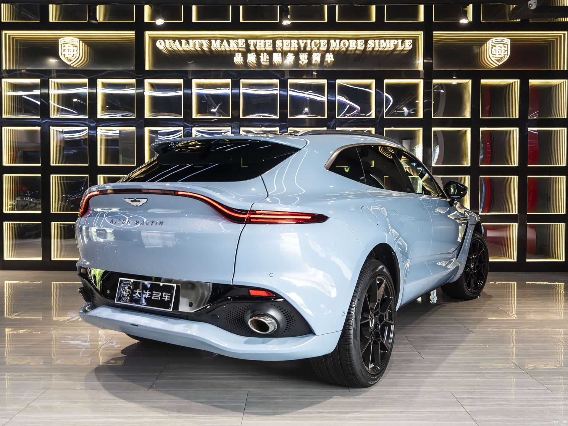 Aston Martin DBX, 2022 6