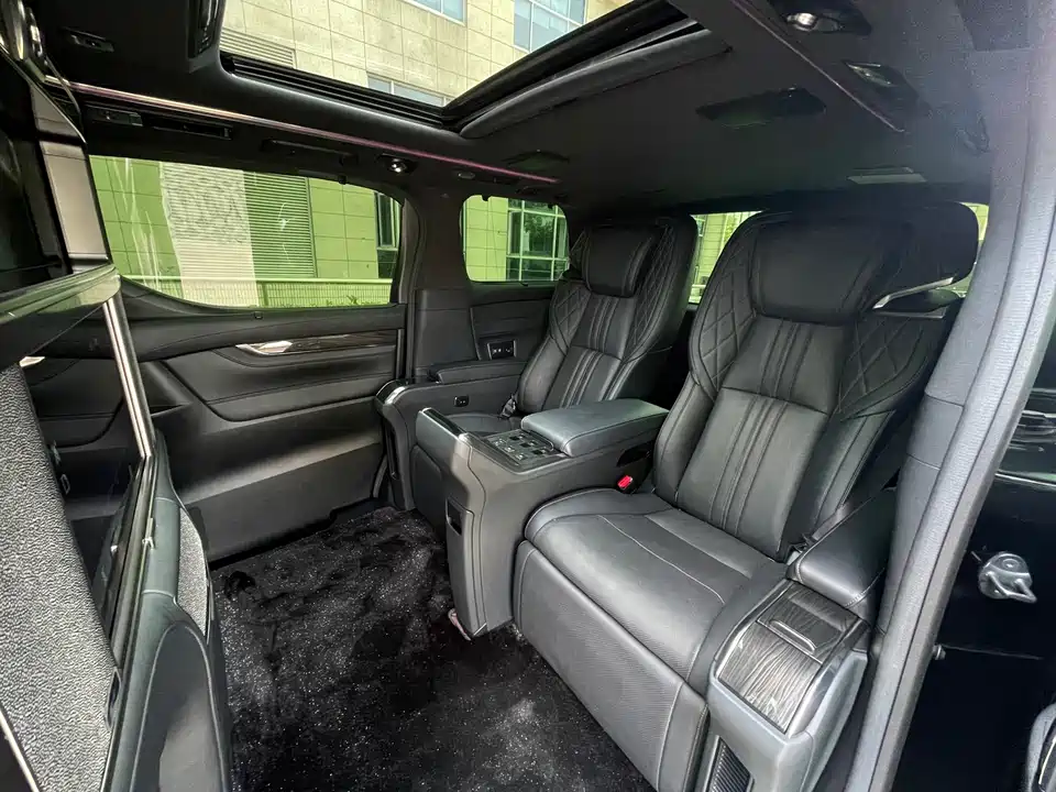 Lexus LM