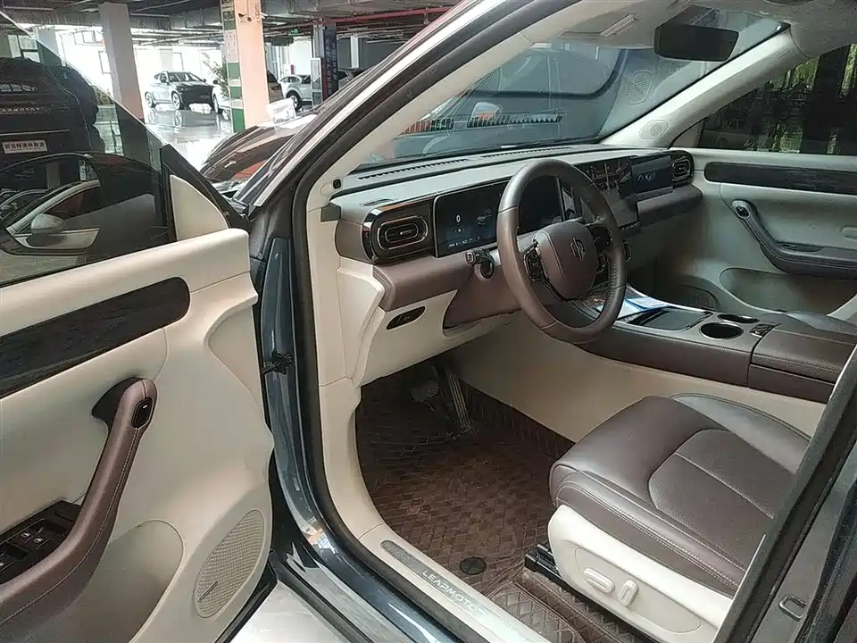 Leapmotor C11