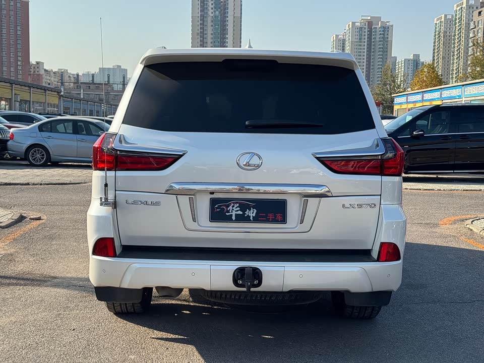 Lexus LX