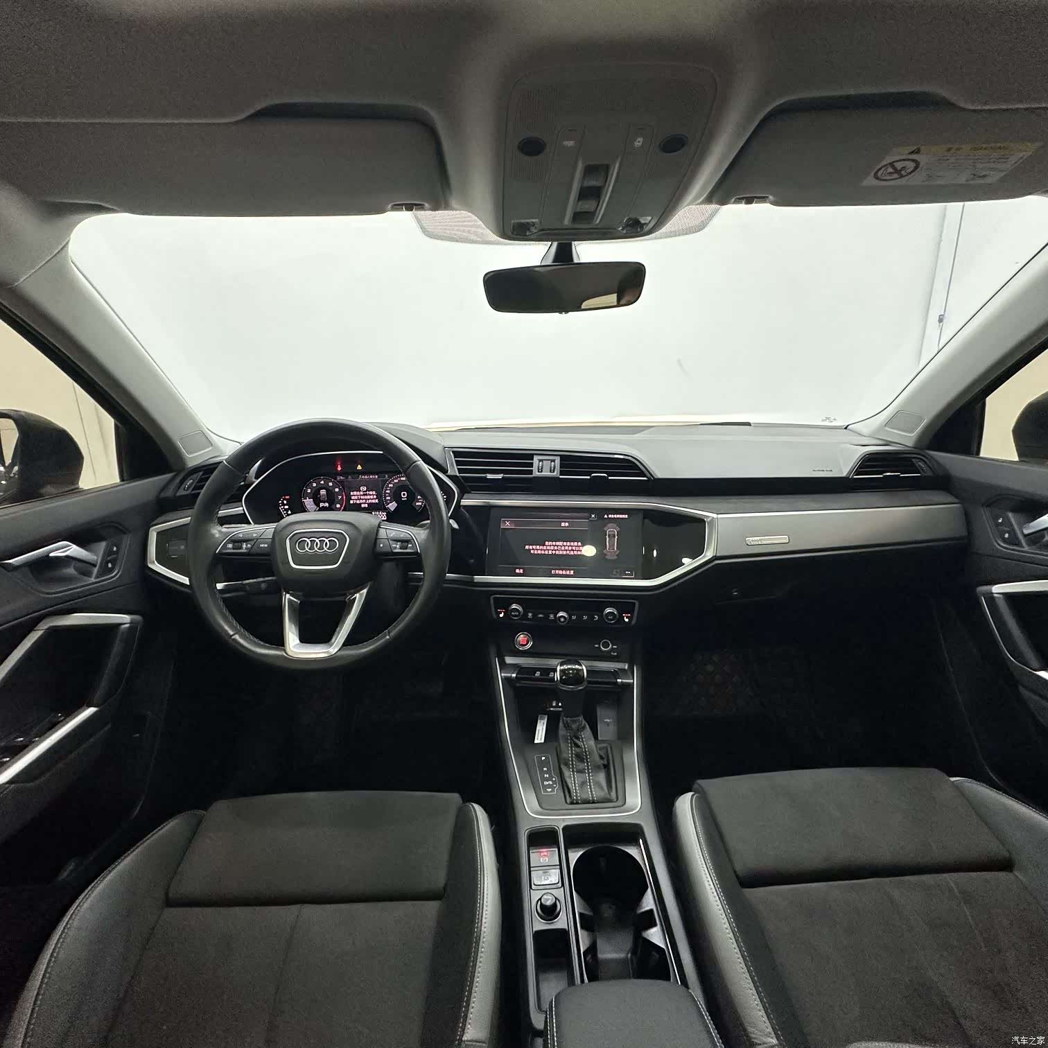 Audi Q3, 2022 10