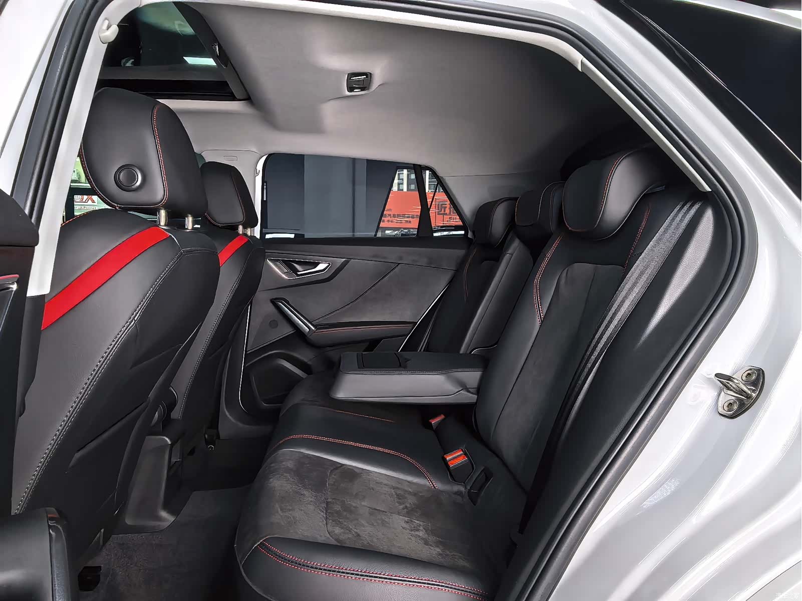 Audi Q2L, 2023 9