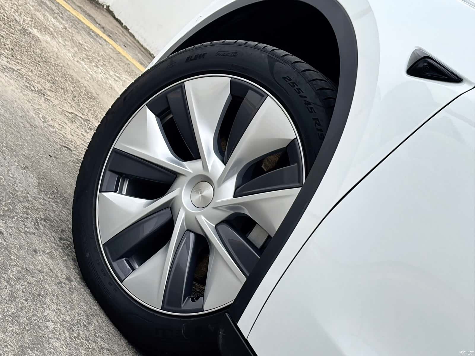 Tesla Model Y, 2023 9