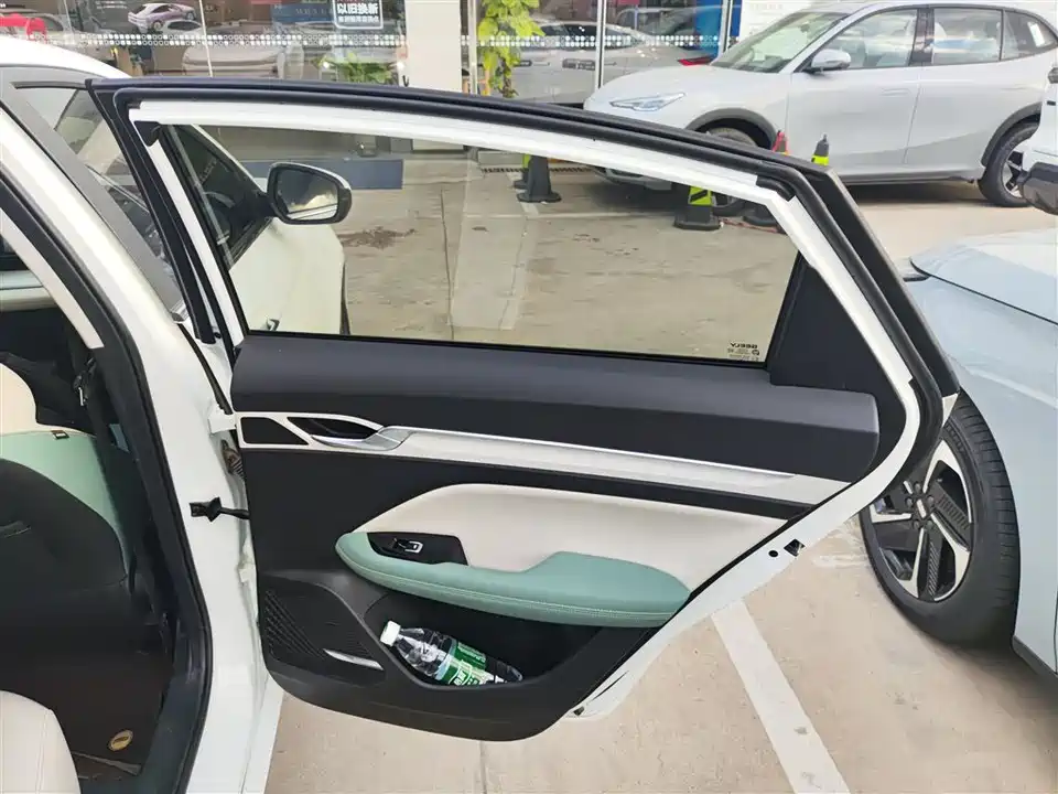 Geely Emgrand L HiP