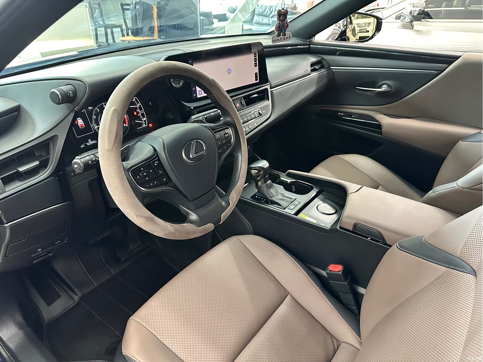 Lexus ES, 2023 9