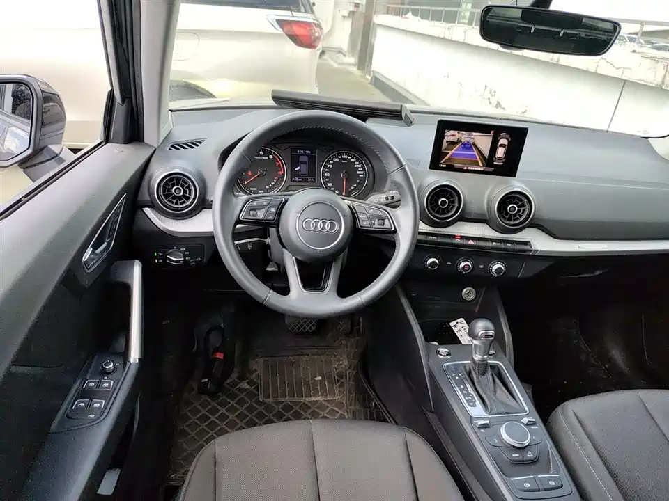 Audi Q2L