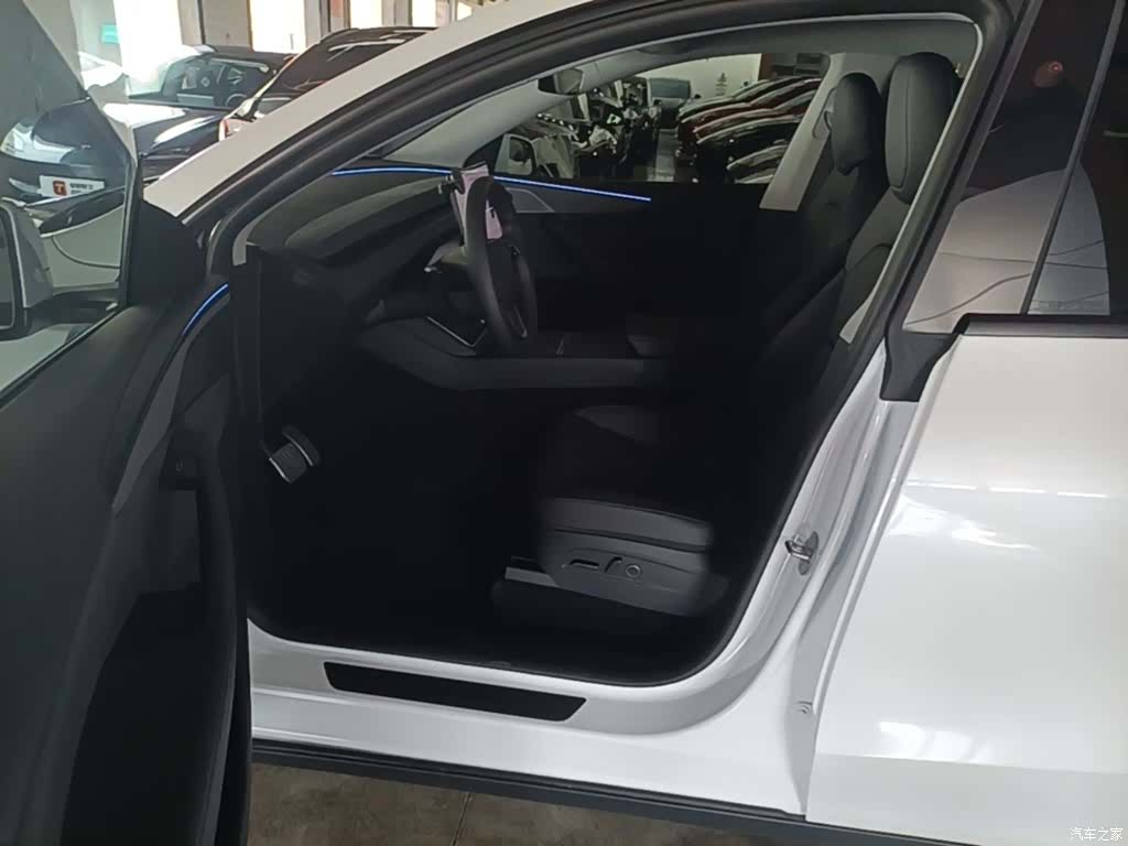 Tesla Model Y, 2025 15