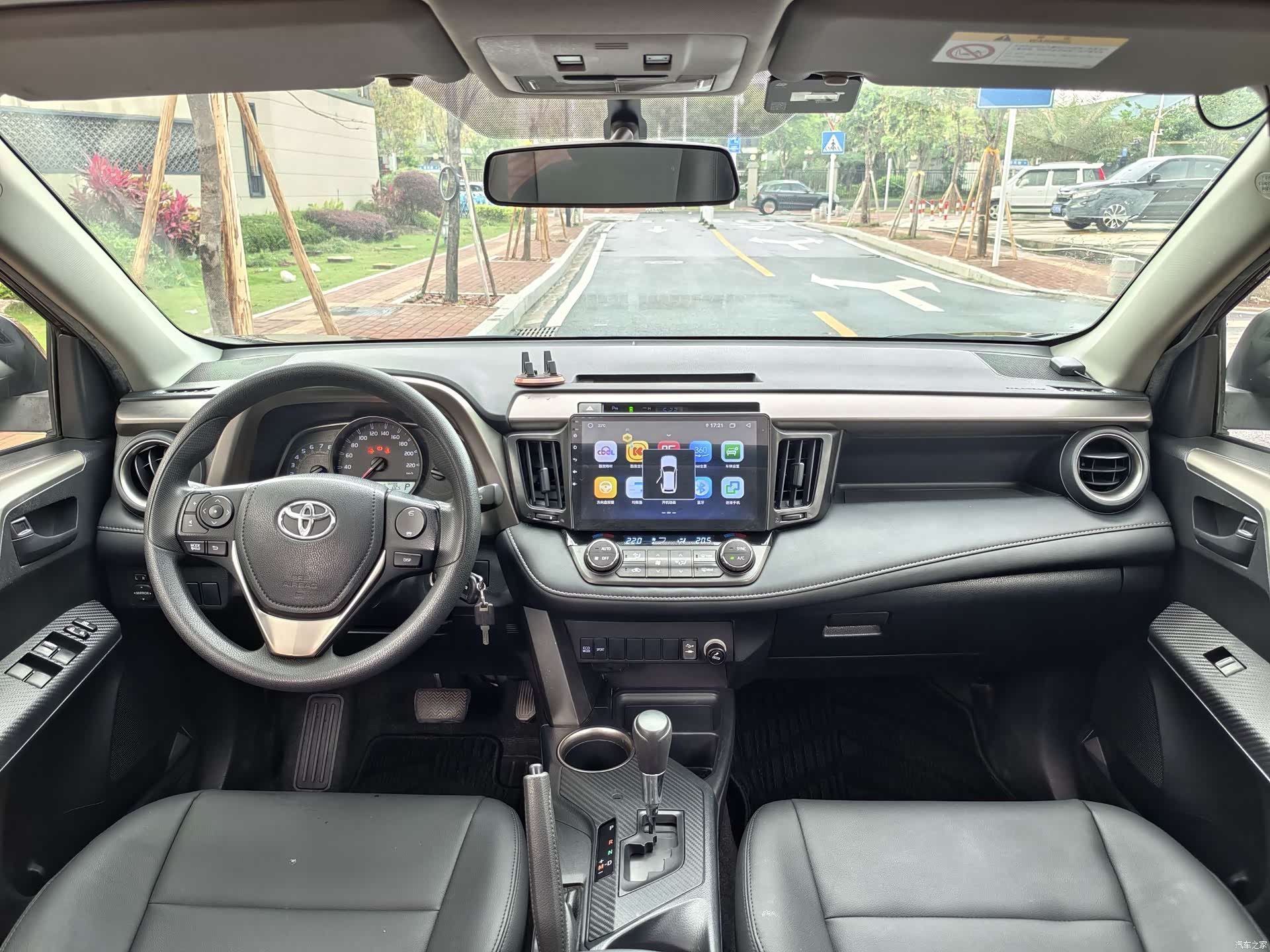 Toyota RAV4, 2016 все фото