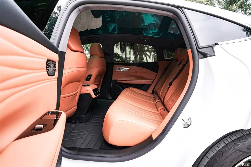 Geely 8, 2025 18