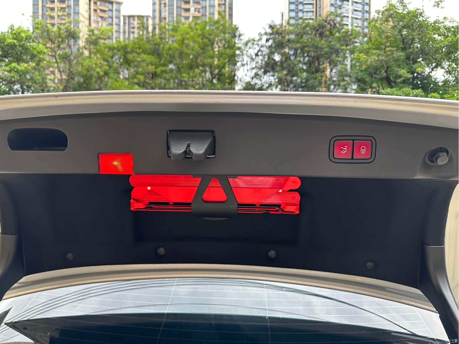 Mercedes-Benz E-Class, 2011 11