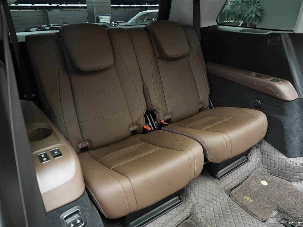 Mercedes-Benz GLS, 2025 14