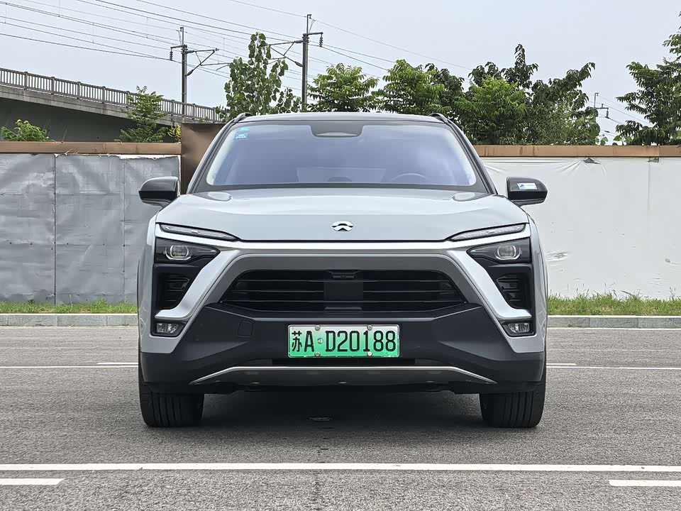 NIO ES8