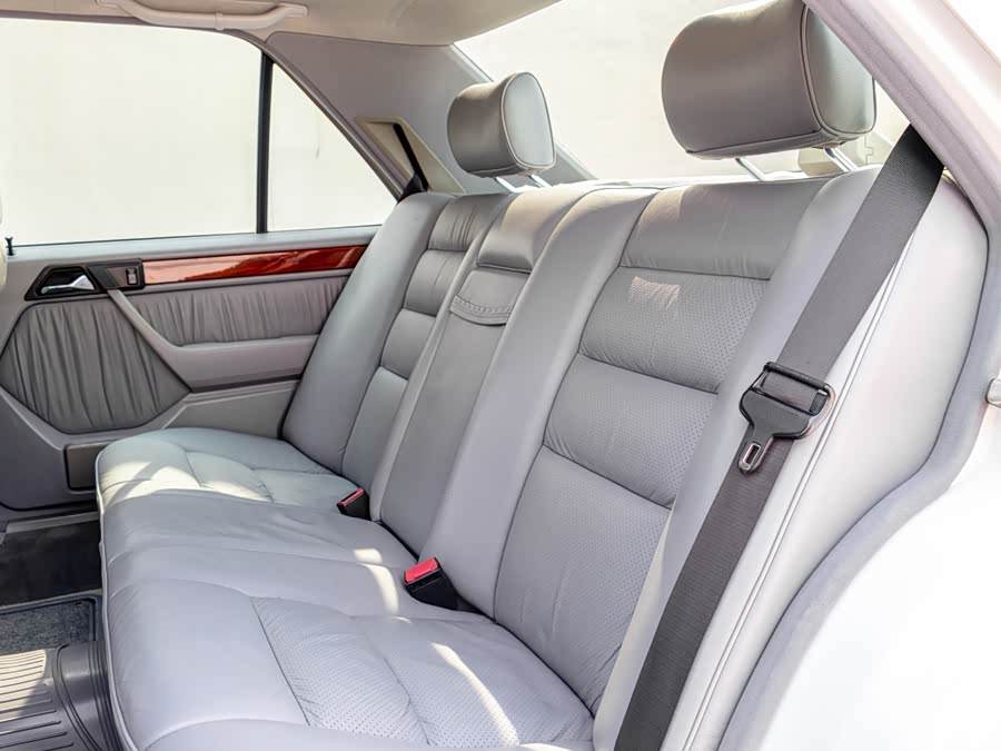 Mercedes-Benz E-Class 1993, фото 8