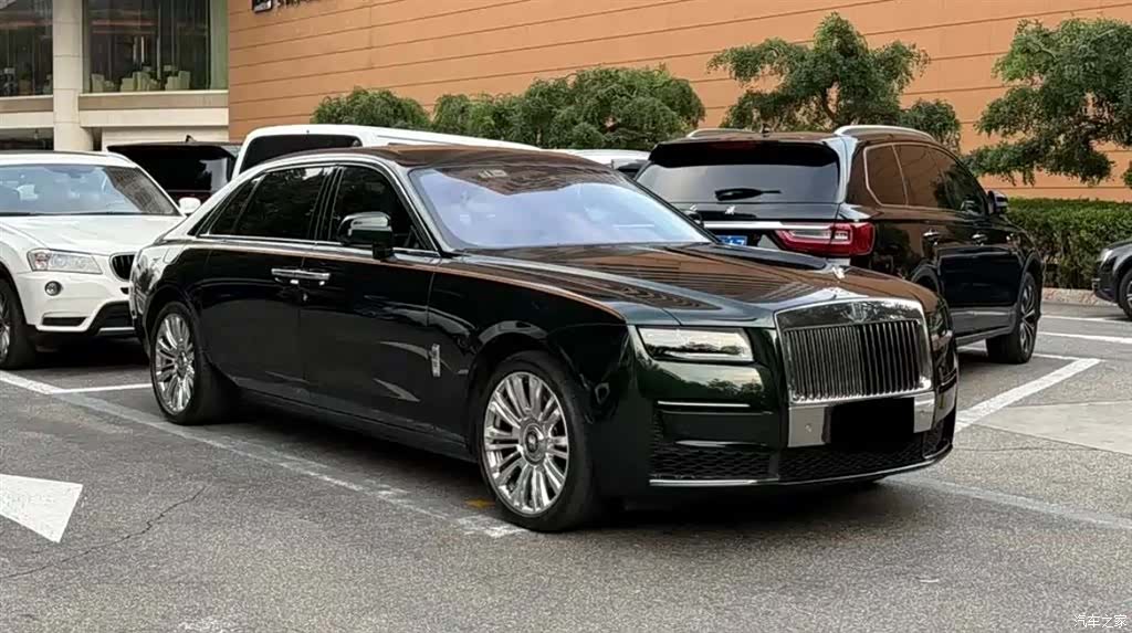 Rolls-Royce Ghost, 2022 3