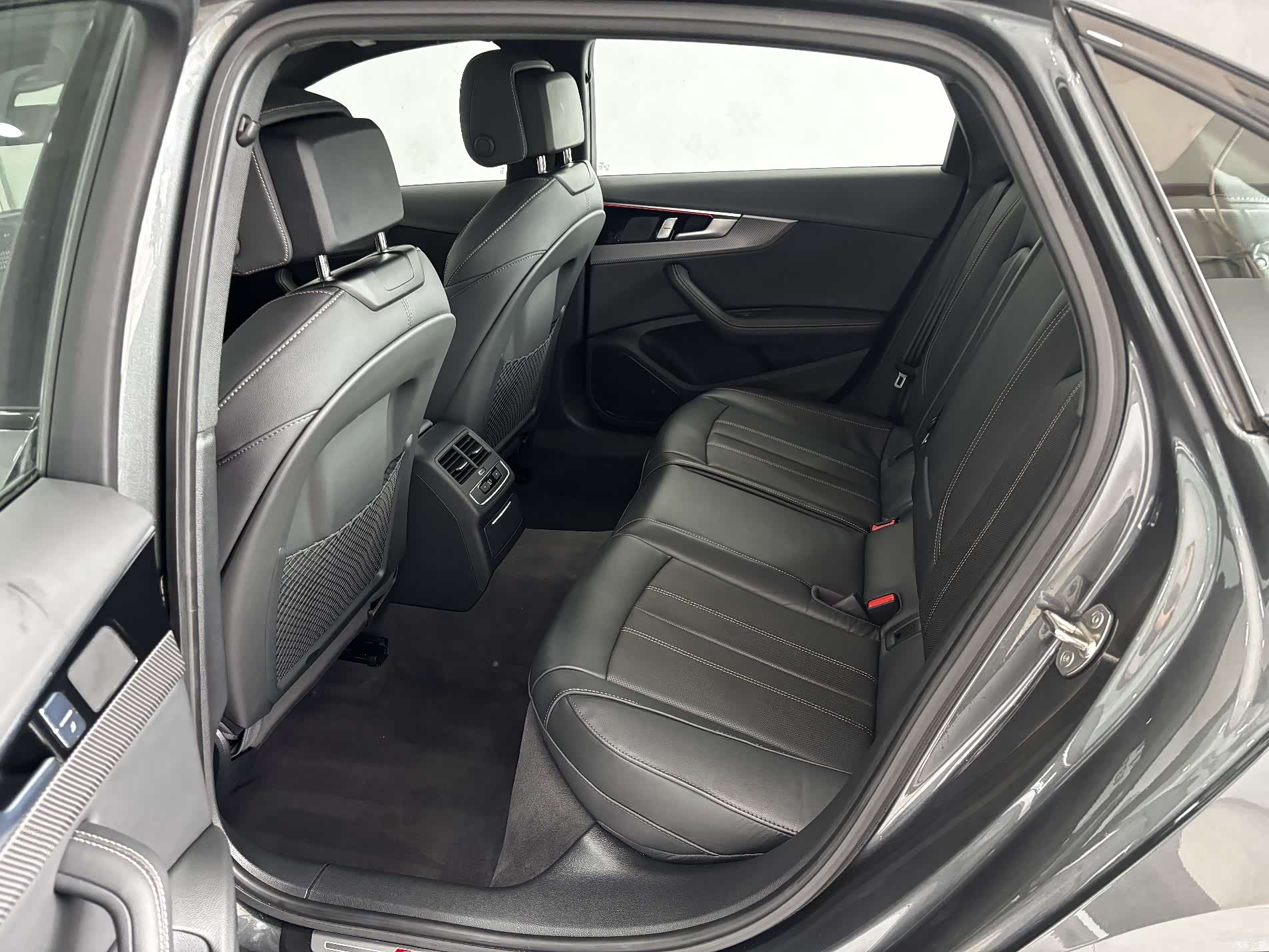 Audi A4L, 2024 23