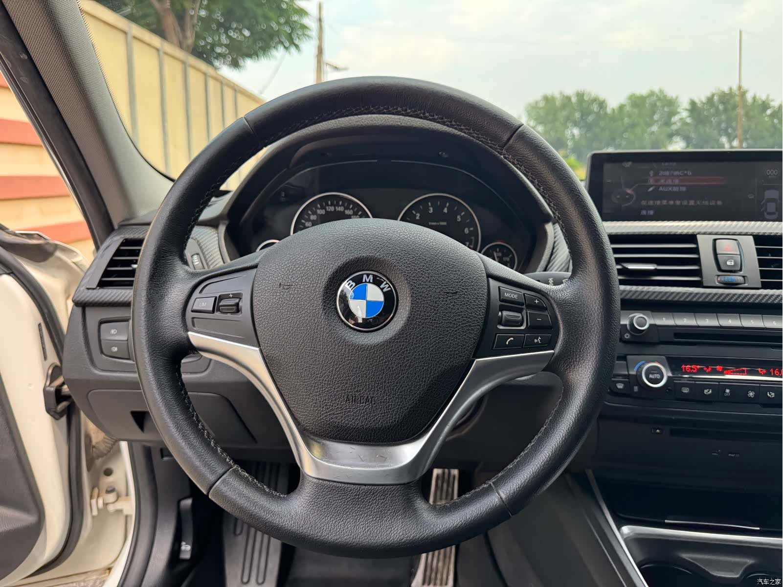 BMW 3 Series, 2015 10