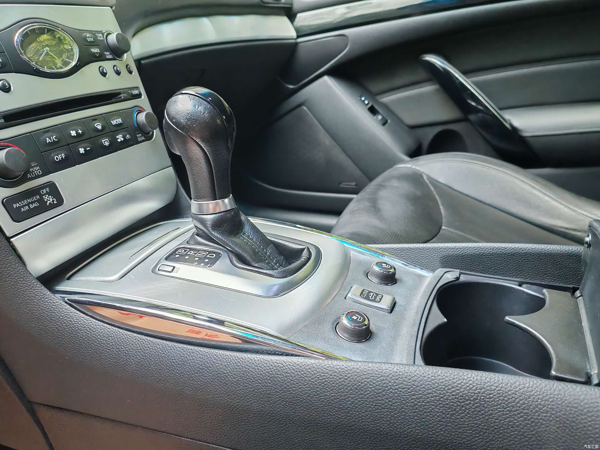 Infiniti G37, 2010 13