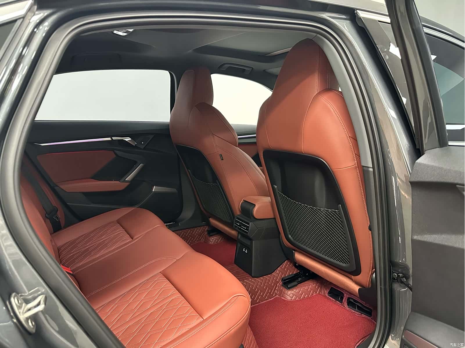 Audi Flying Spur, 2025 6
