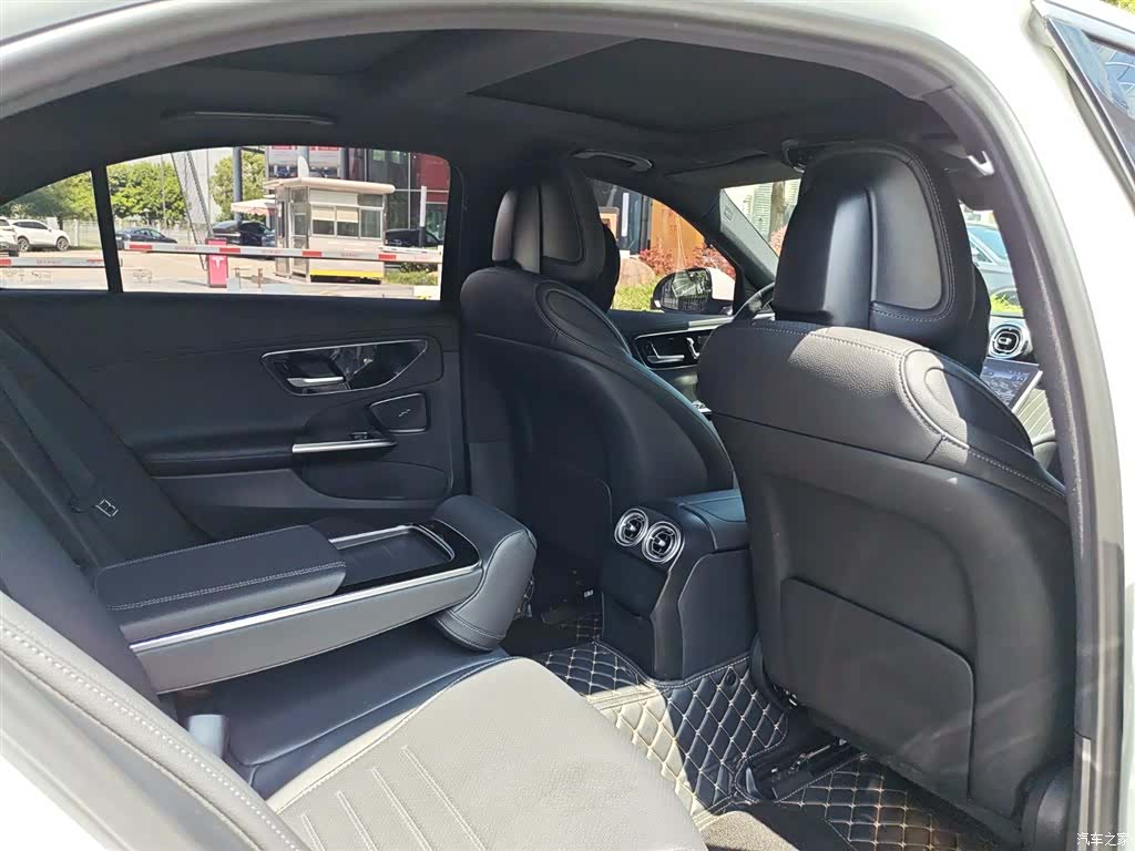 Mercedes-Benz C-Class, 2023 28
