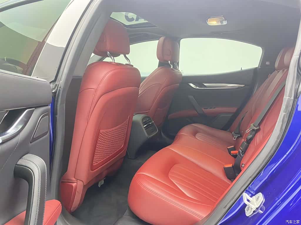 Maserati Ghibli, 2022 25