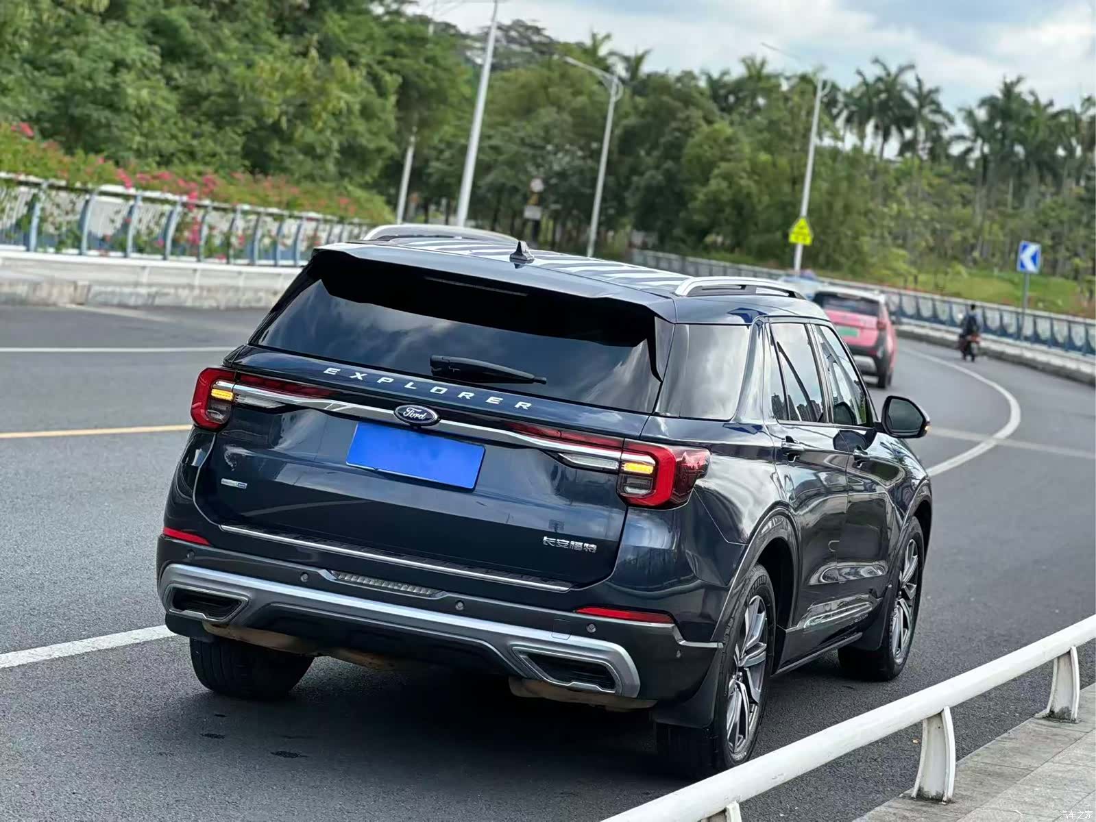 Ford Explorer, 2022 4