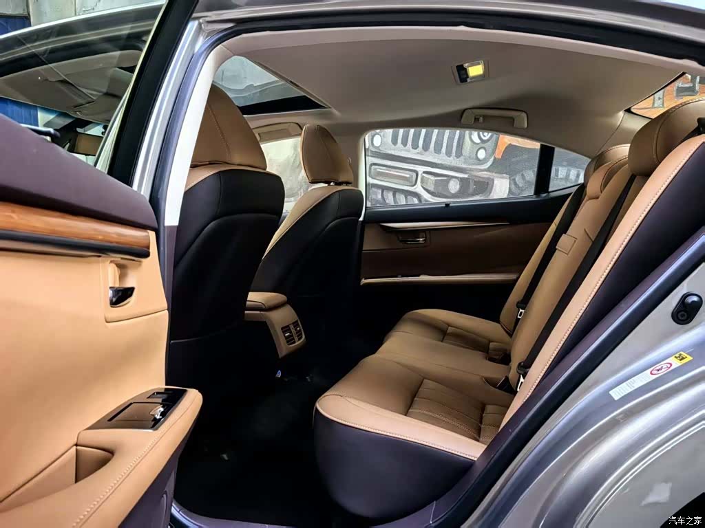 Lexus ES, 2017 21