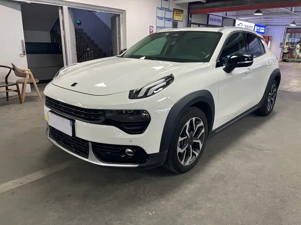 Lynk & Co 02