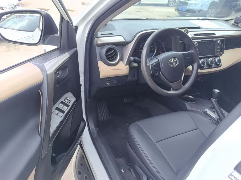 Toyota RAV4, 2015 16