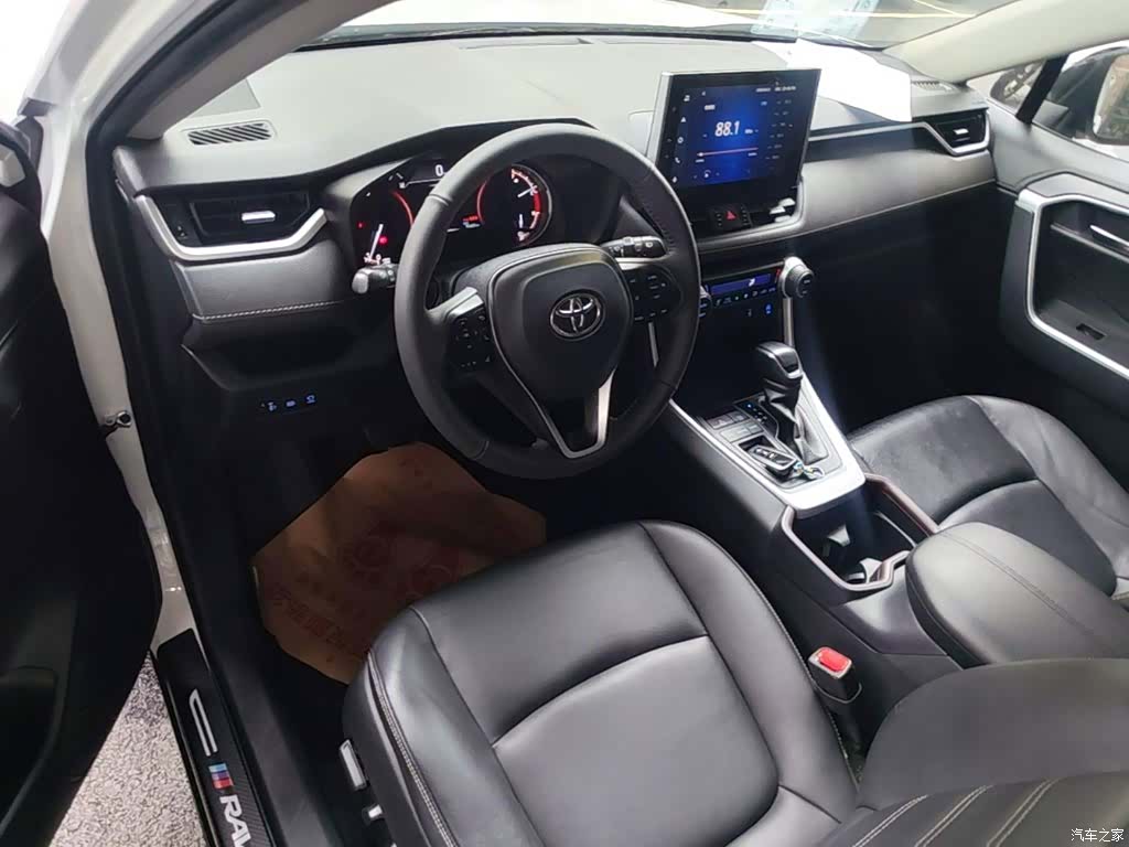 Toyota RAV4, 2021 10
