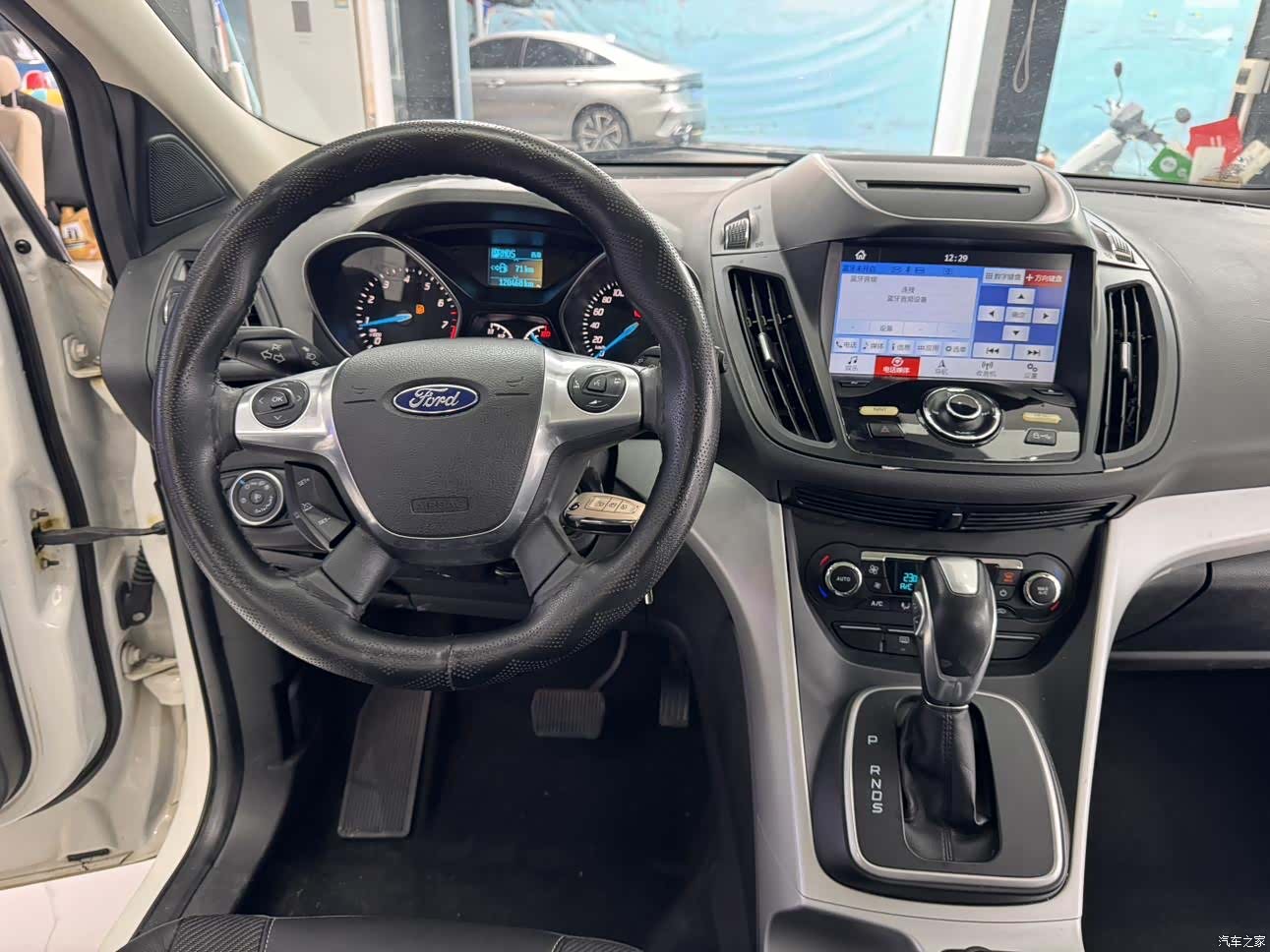 Ford Kuga, 2016 12