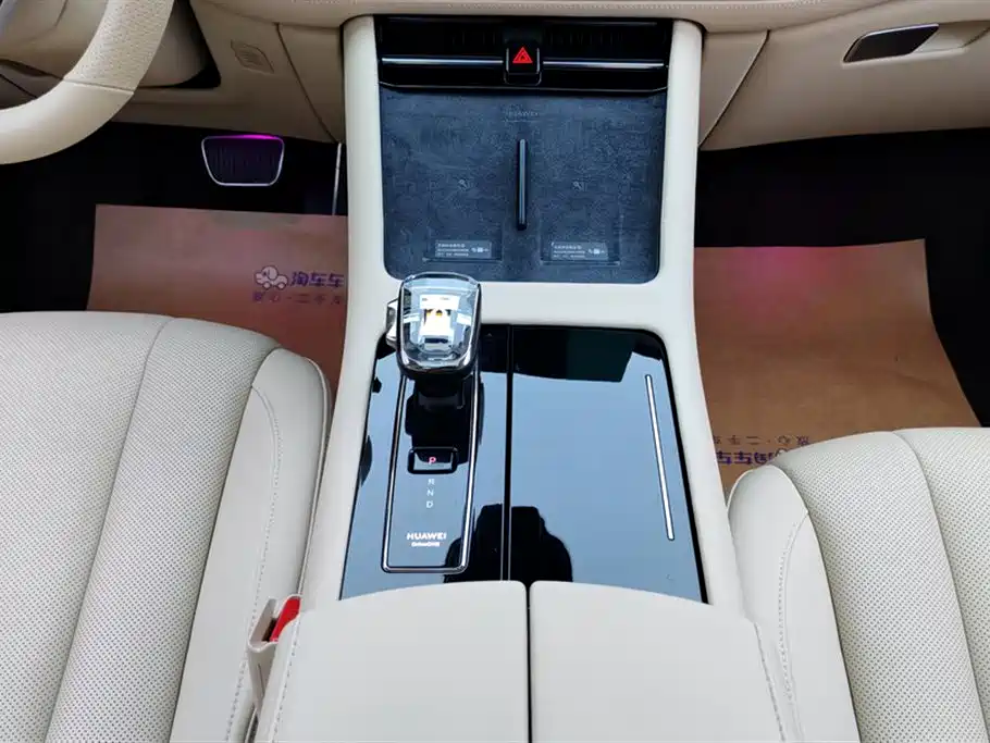 AITO Ask the world M7