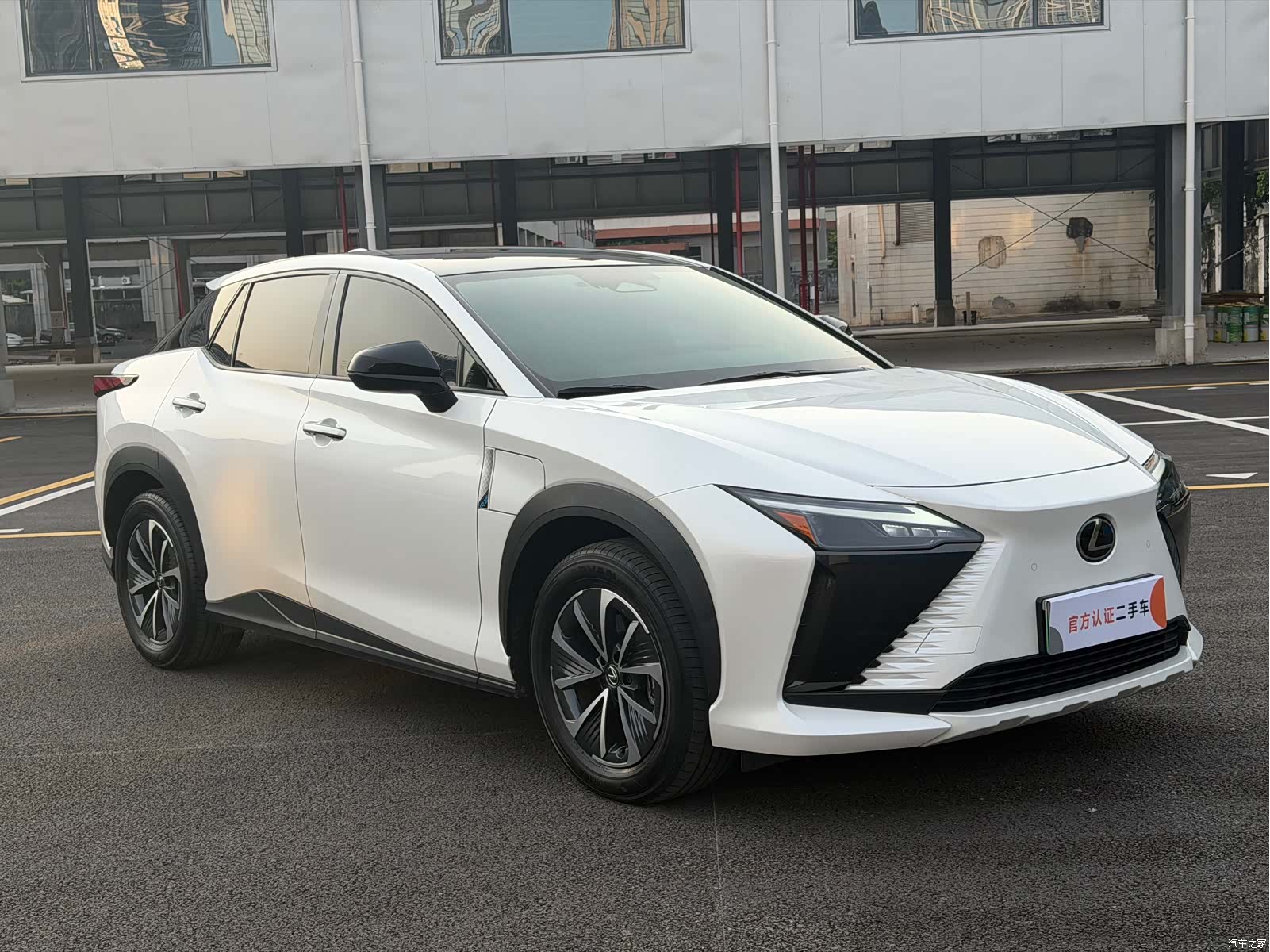 Lexus RZ, 2024 3