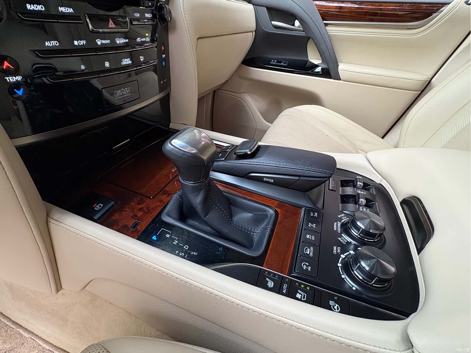Lexus LX, 2016 14