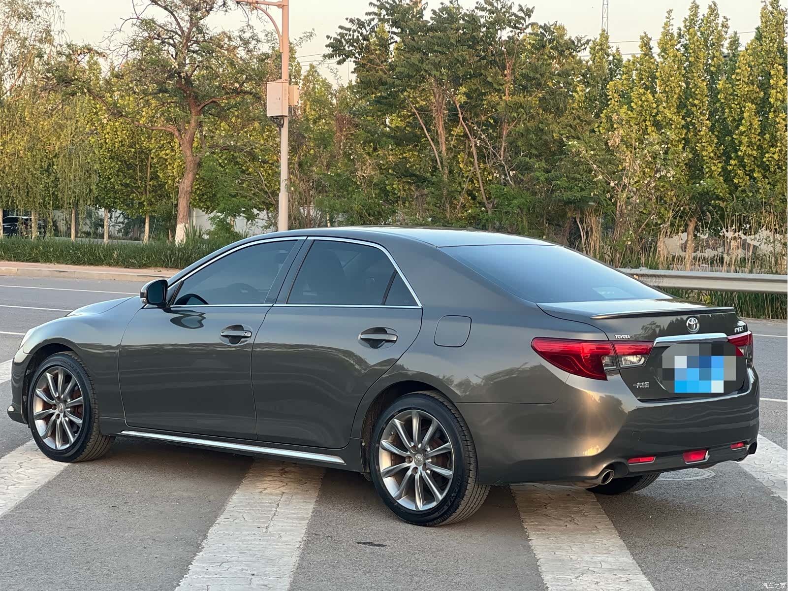 Toyota 2.5V, 2015 19