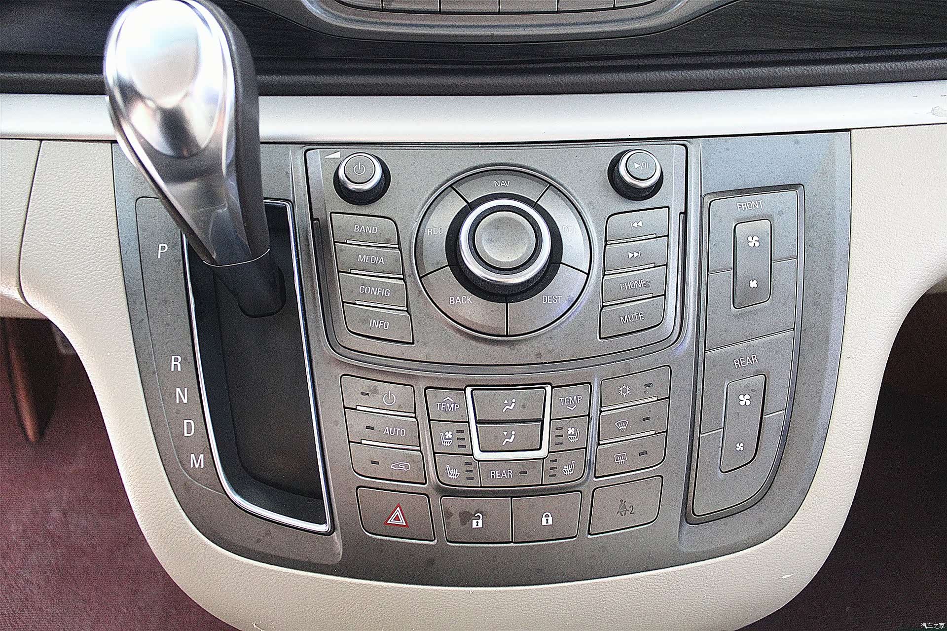 Buick GL8, 2013 7