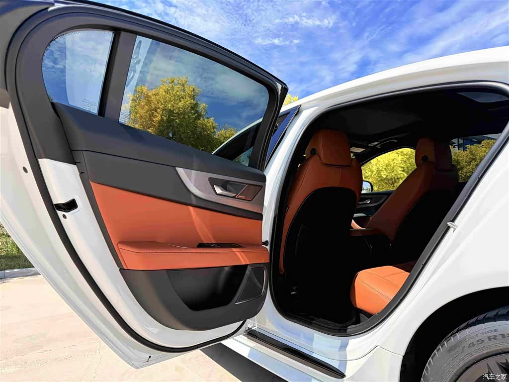 Land Rover XEL, 2025 11