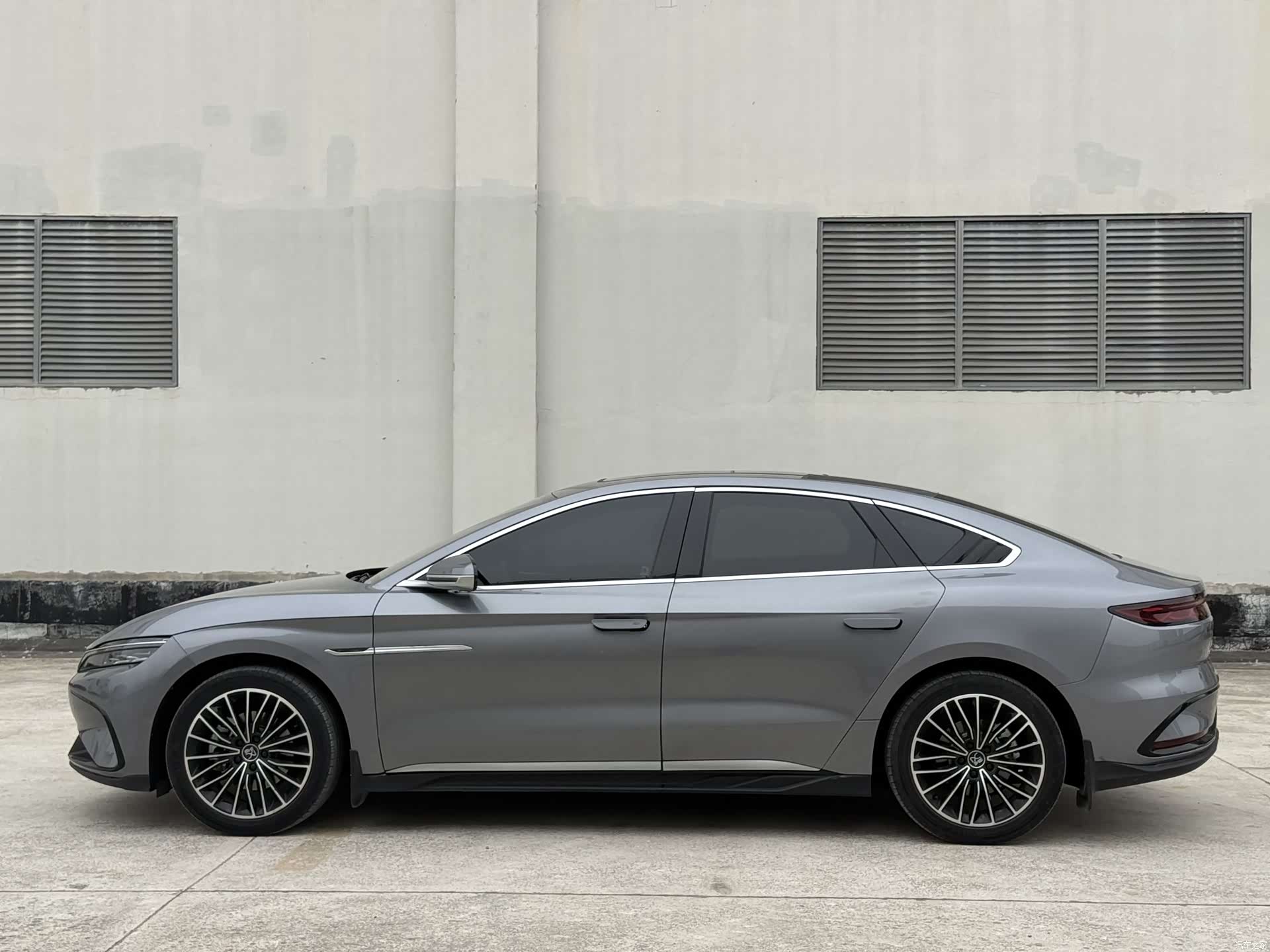 BYD Han, 2023 4