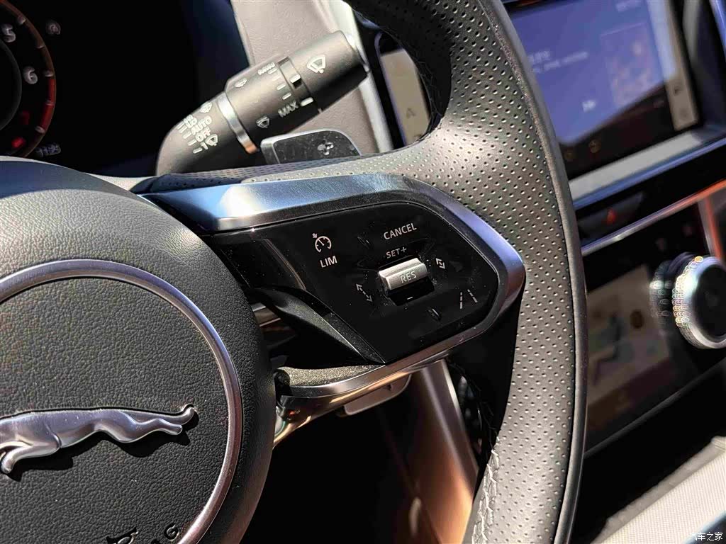 Land Rover XEL, 2025 23