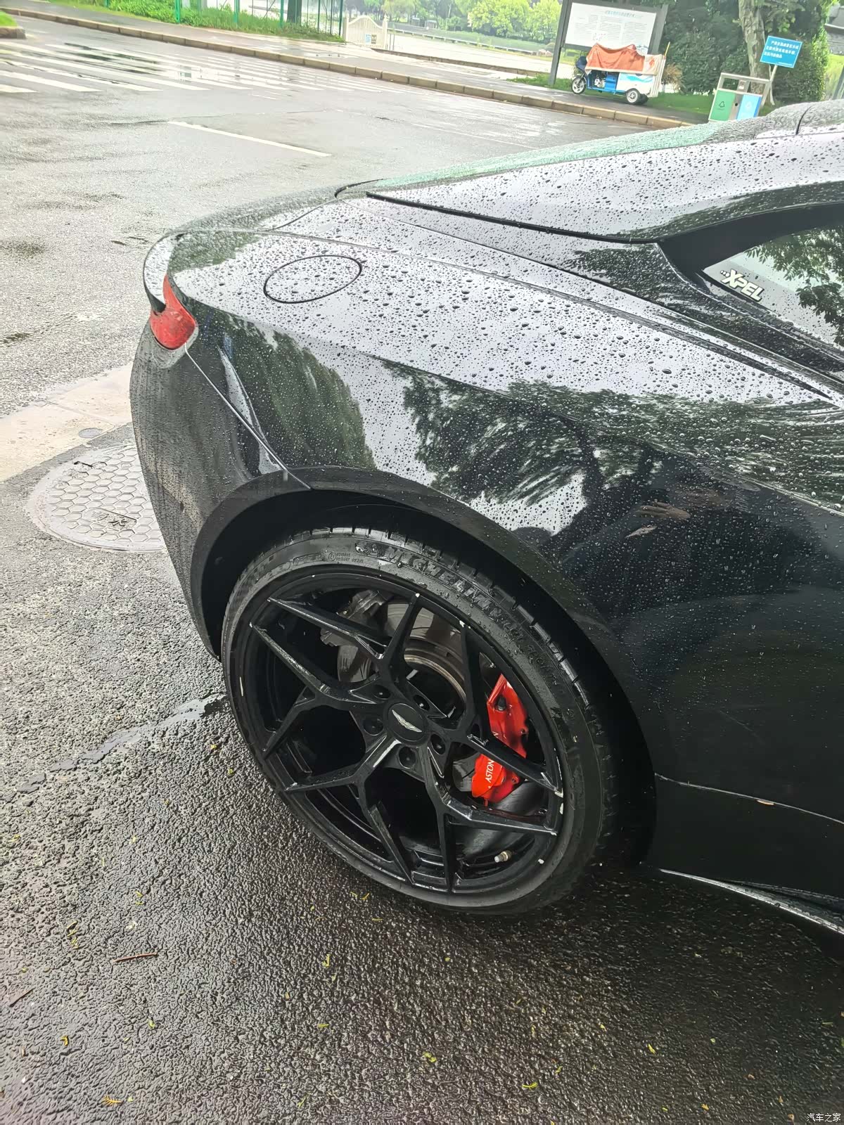 Aston Martin DB11, 2018 4