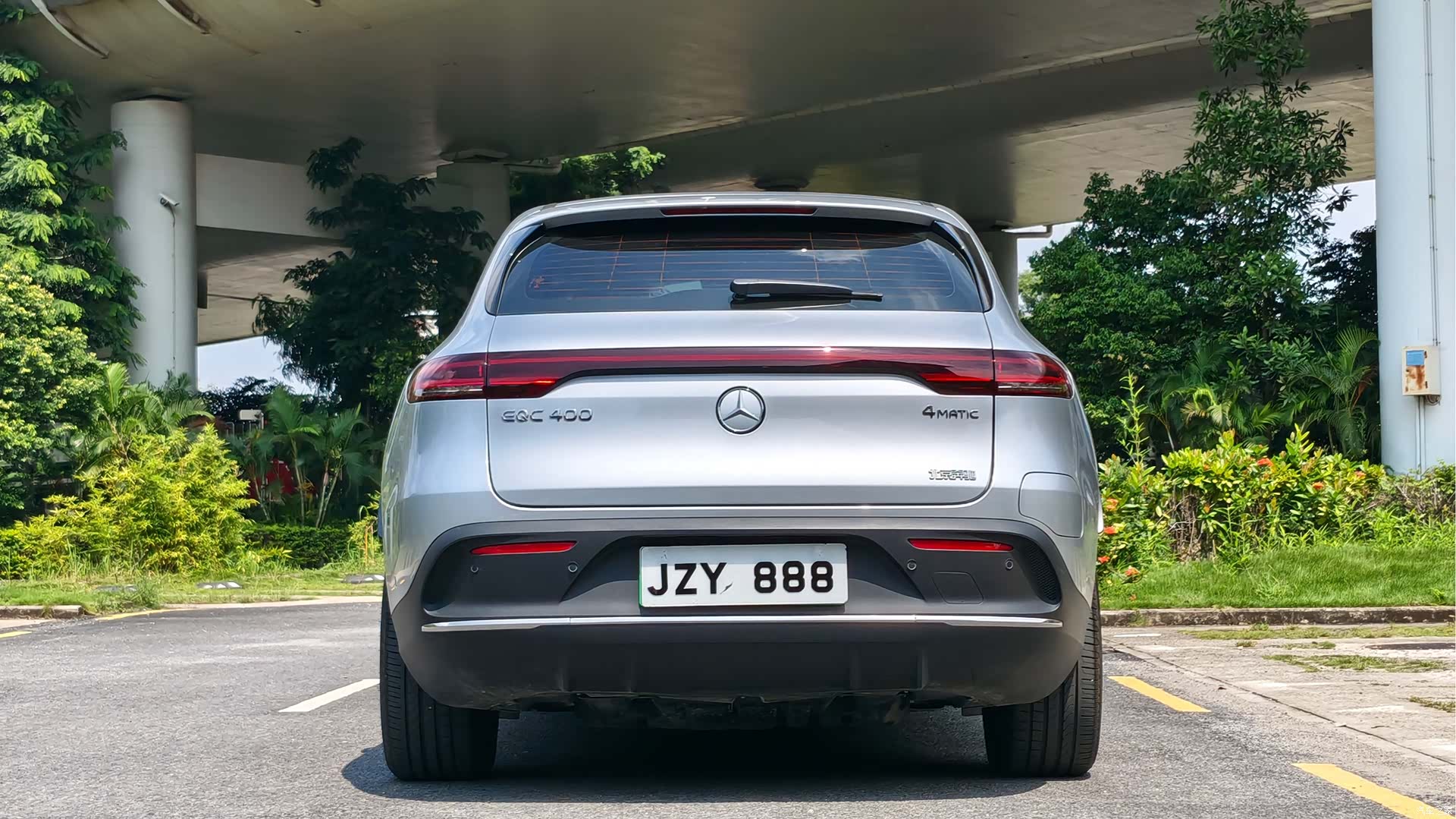 Mercedes-Benz EQC, 2020 6
