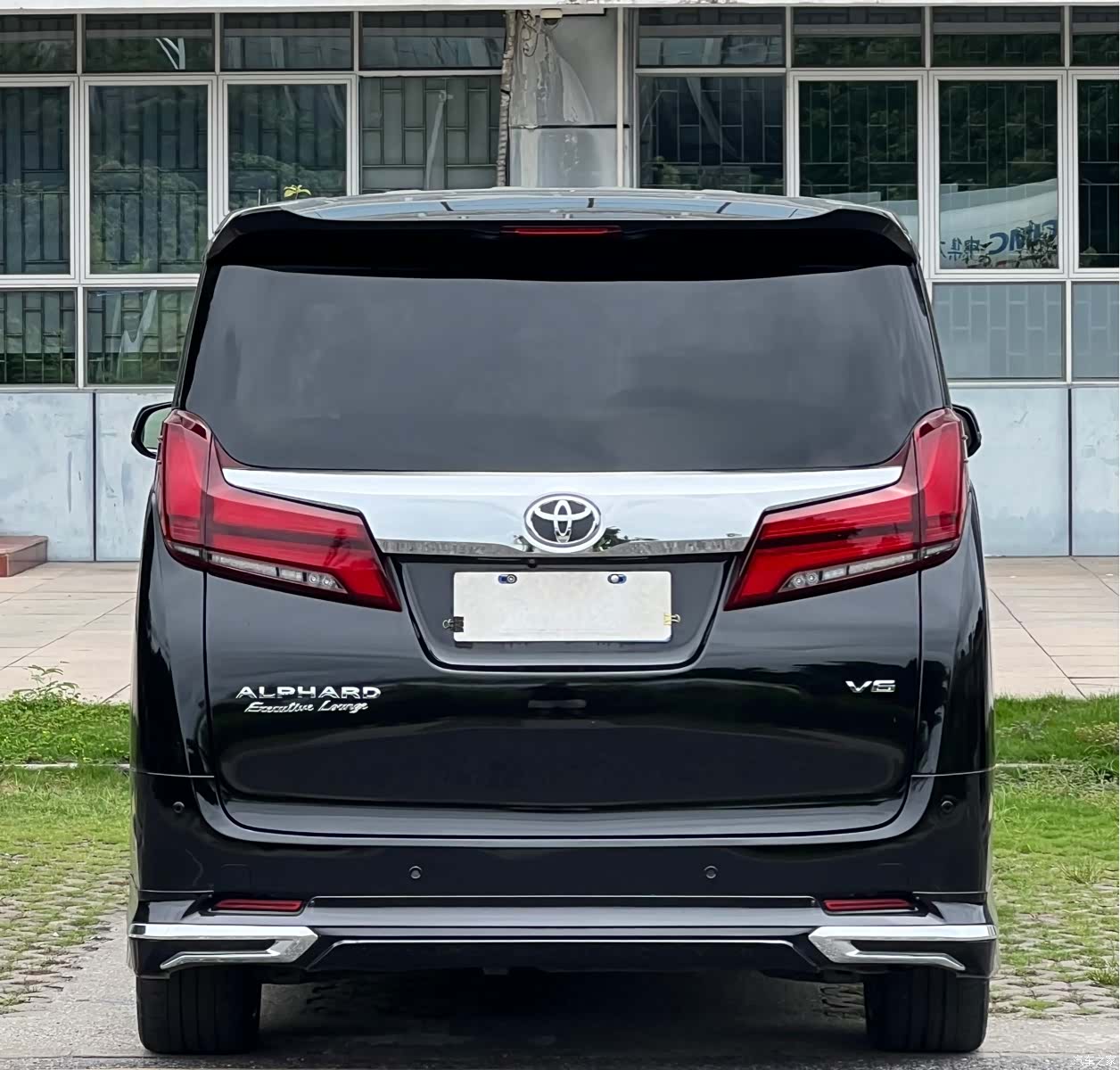 Toyota Alphard, 2017 все фото