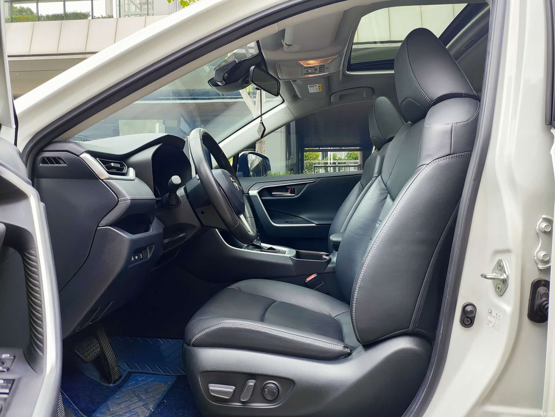 Toyota RAV4, 2023 9
