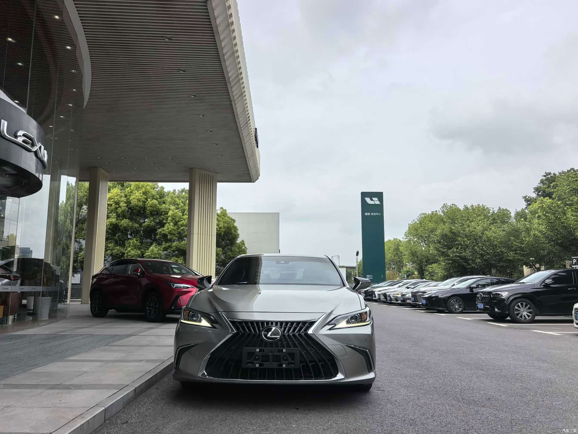 Lexus ES, 2024 2