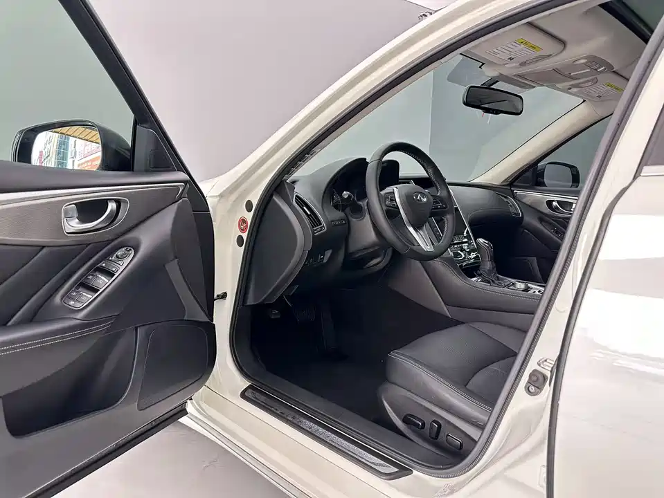 Infiniti Q50L