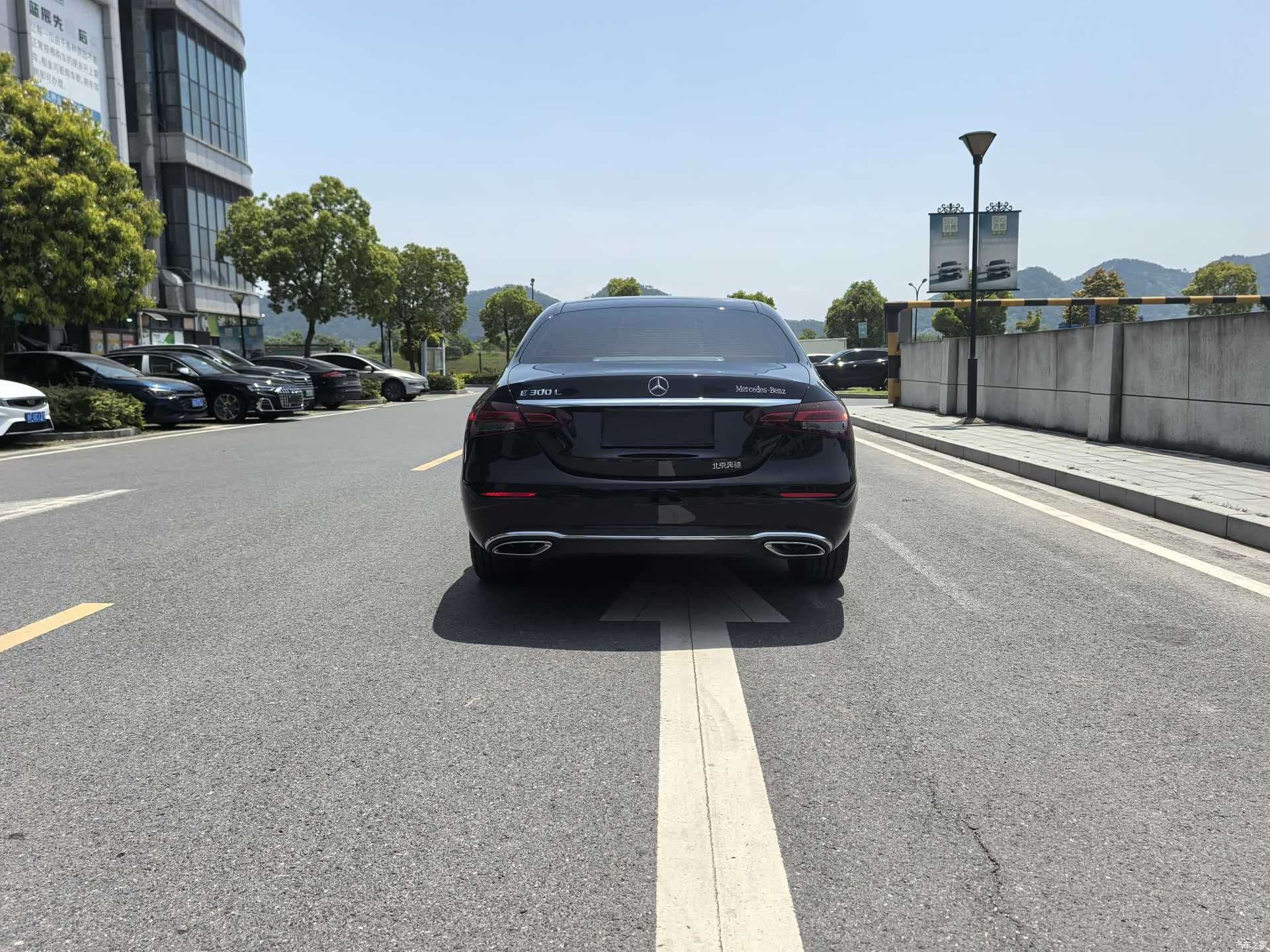 Mercedes-Benz E-Class, 2023 4