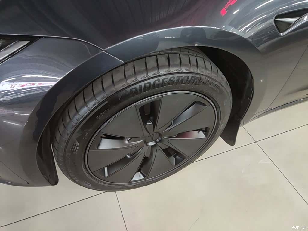 Tesla Model 3, 2025 23