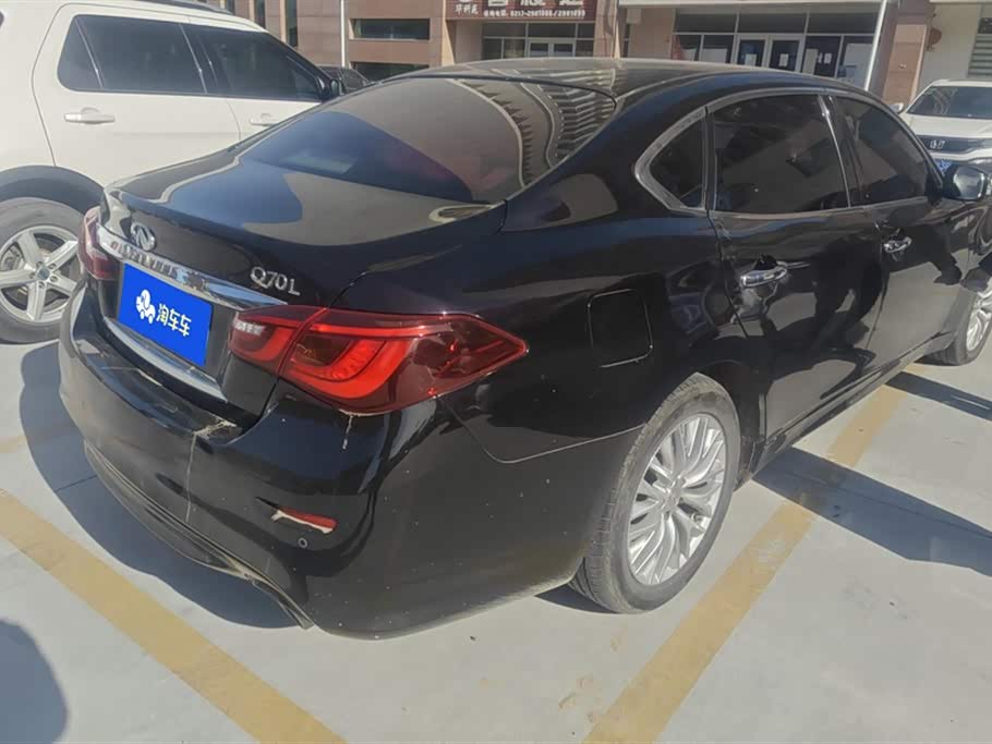 Infiniti Q70