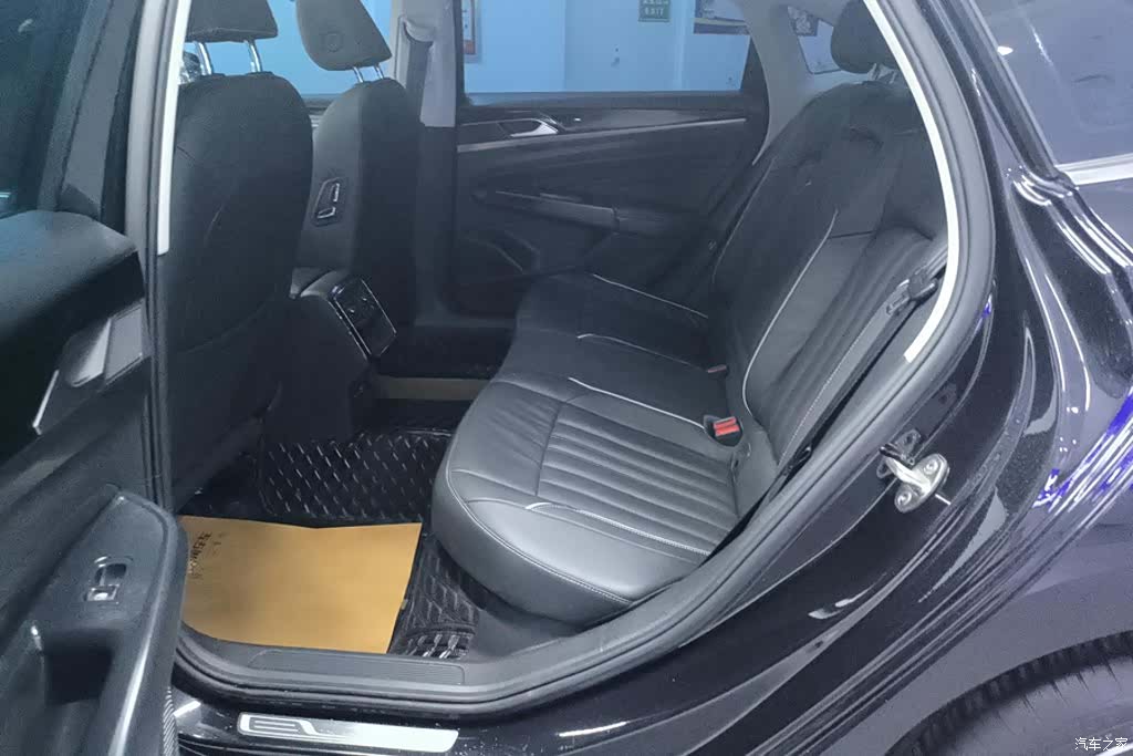Volkswagen Passat, 2022 11