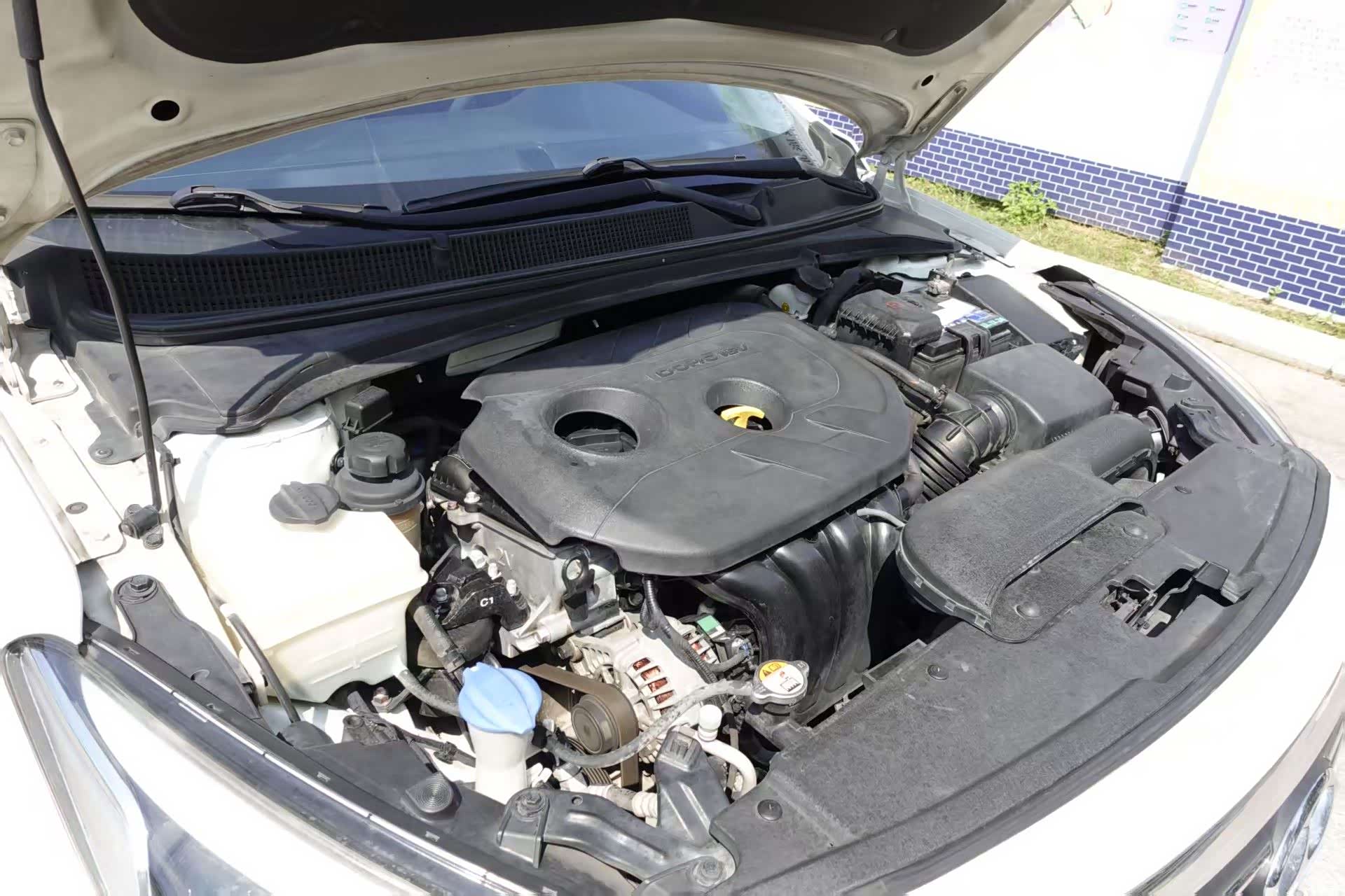 Hyundai GLS, 2015 18